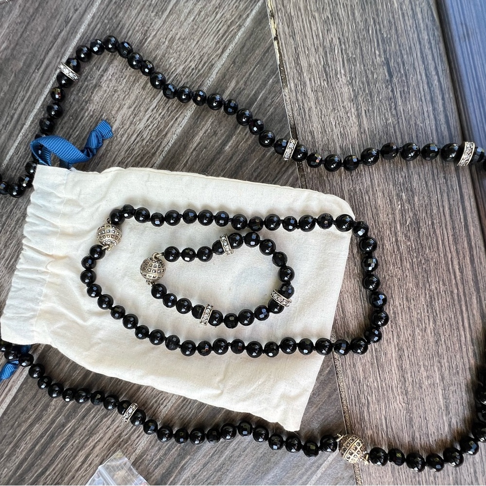 Chloe and Isabel, black convertible, glass bead necklace